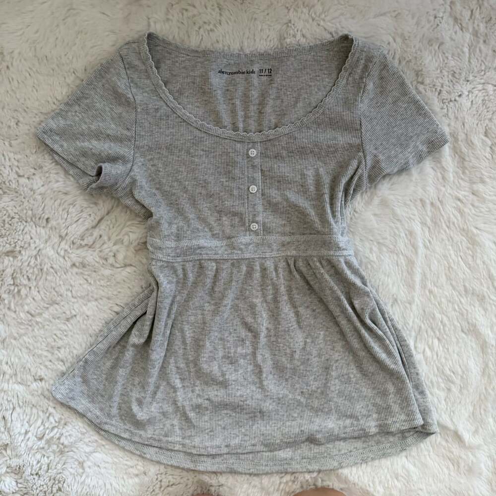 abercrombie kids Grey Ribbed Button-Up Scoop Neck Empire Waist Top Size 11/12 - Picture 1 of 5